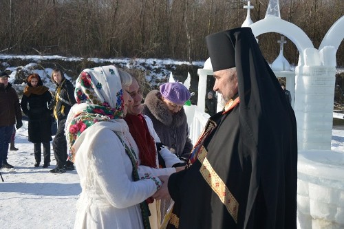 На Коломийщині відбувся фестиваль розколяди у льодовому містечку